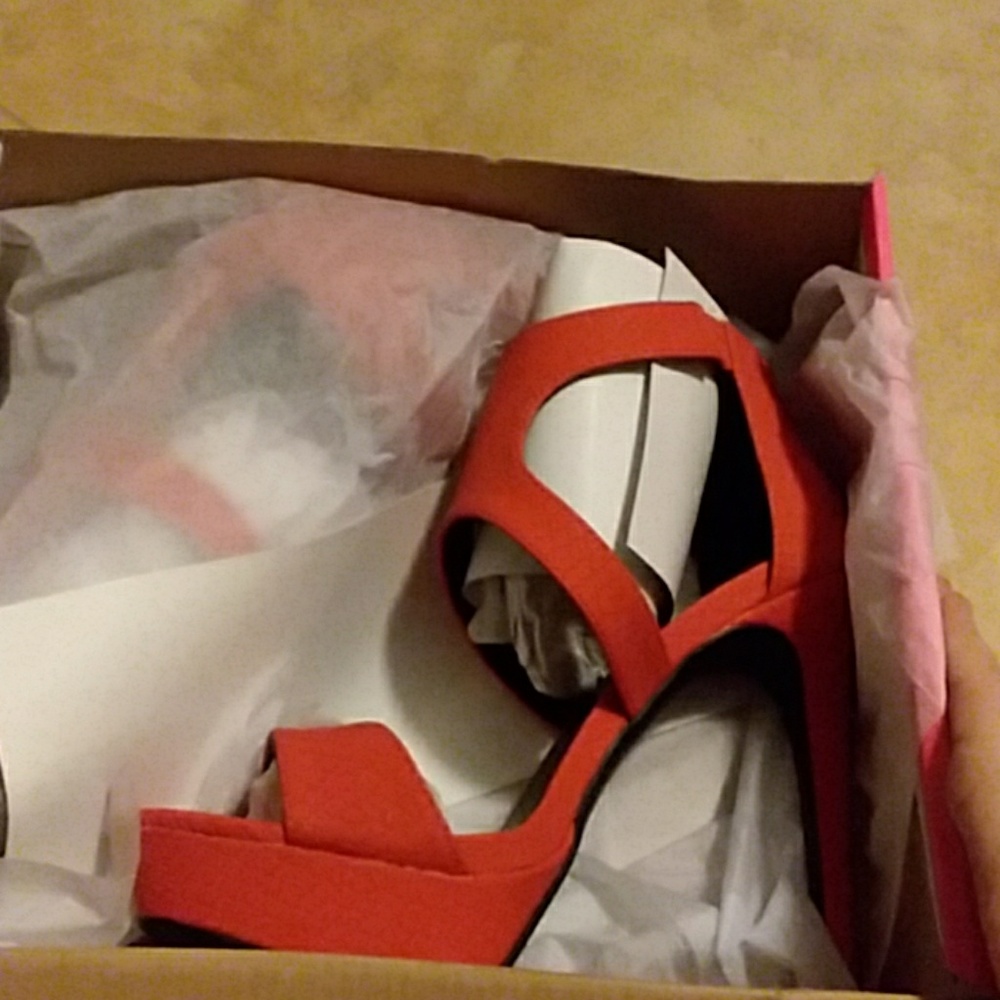 Tangerine pumps